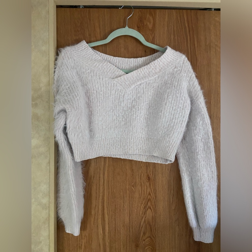 Fuzzy Cropped V Neck